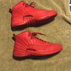 Jordan Retro12’s size 9 12